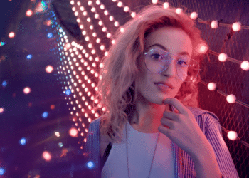 To Sign or Not to Sign? Navigating Influencer Agencies as a Content Creator