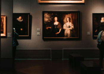 Navigating the Art World A Guide for Beginners_2