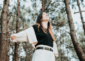 The Role of Confidence in Hollywood Success How Fiona Redden Prepares Aspiring Stars