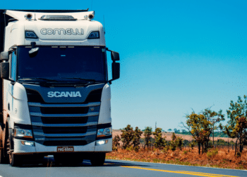 Enhancing Ergonomics When Loading and Unloading a Lift Truck
