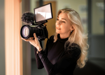 Niche Expertise: Your Pathway to Standing Out and Thriving in a Crowded Market