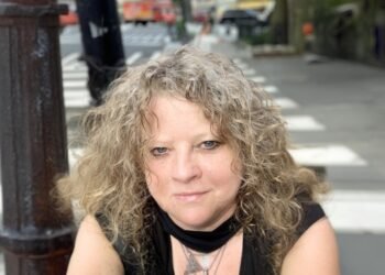 Dar Dowling: The Creative Force Behind 'Echoes of Darku'