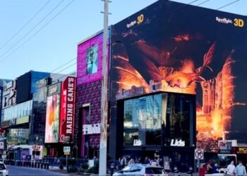 Street Billboard Advertisements vs. Taxi Cab Billboard Advertisements in Las Vegas