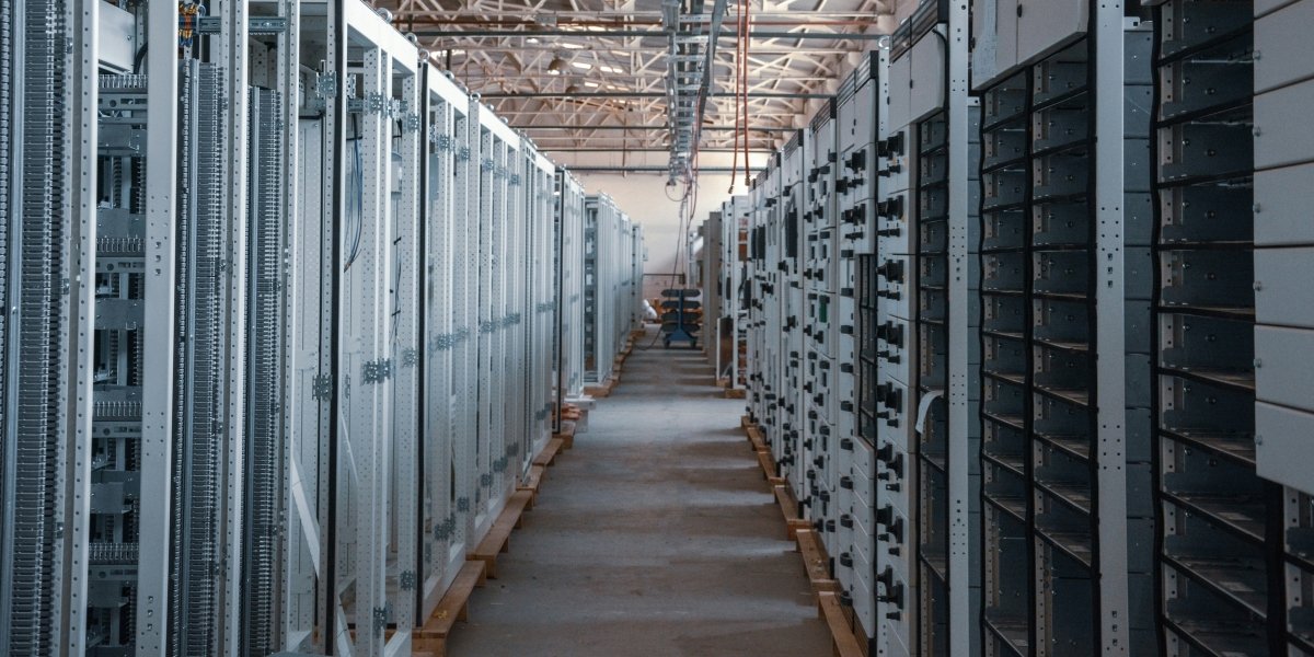 Electric Kitten: The Strategic Advantages of Having Your Servers Colocated in Los Angeles