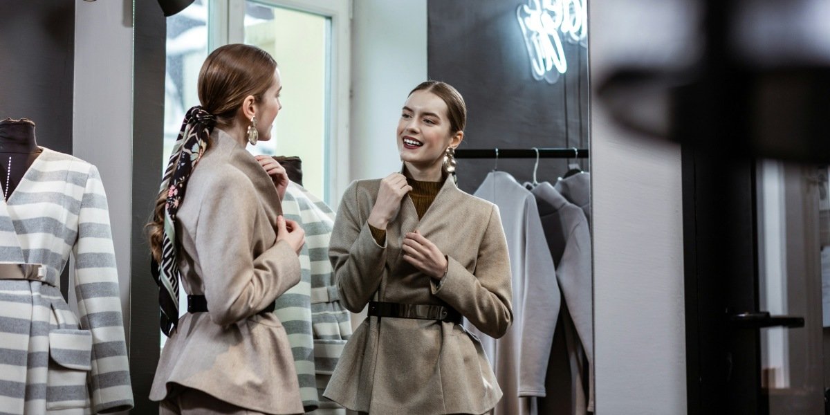What Defines An Immersive Retail Environment, and How Does It Differ From Traditional Store Design (2)