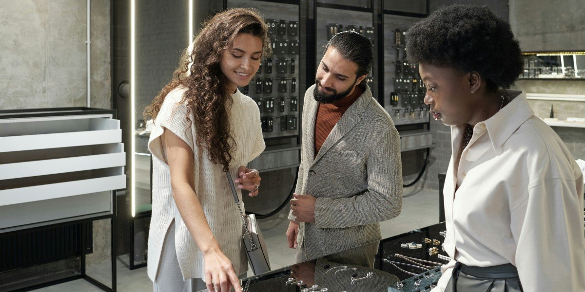 What Defines An Immersive Retail Environment, and How Does It Differ From Traditional Store Design (4)