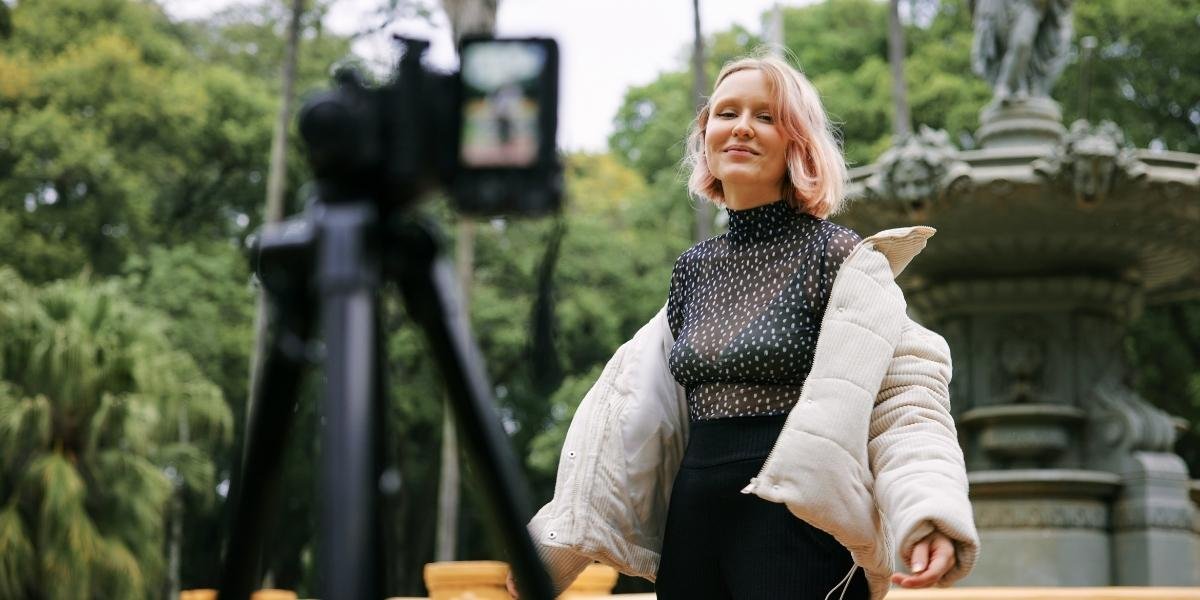 How Influencers Blur the Lines Between Authenticity and Performance