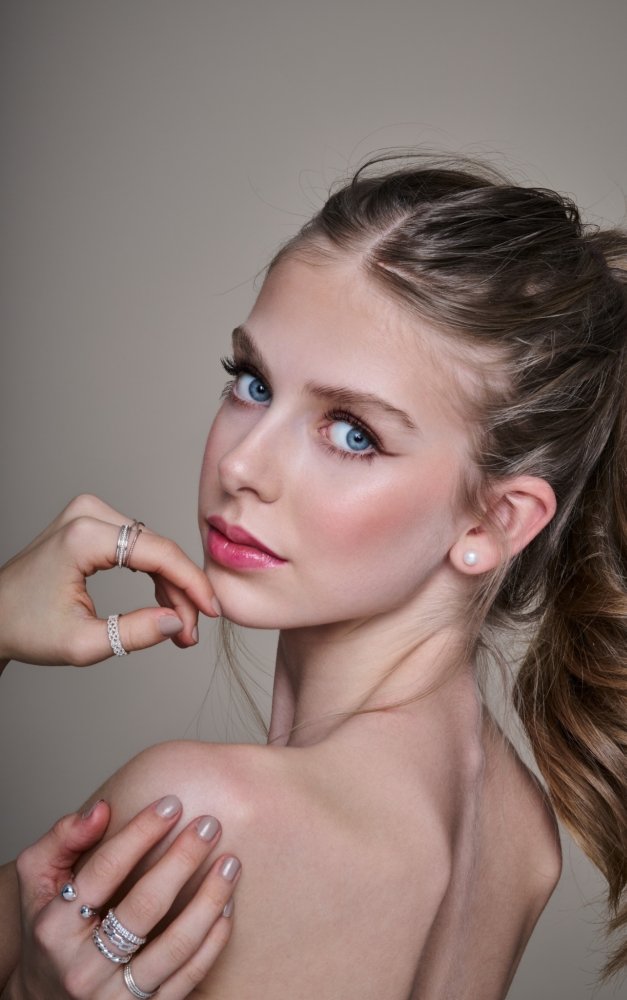 Who Is Nelly Opitz,  and Why Are People Whispering That She Might Be AI?