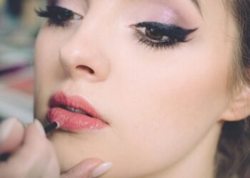 Blurred Lips Winter Beauty Trend Captures TikTok, Instagram Attention