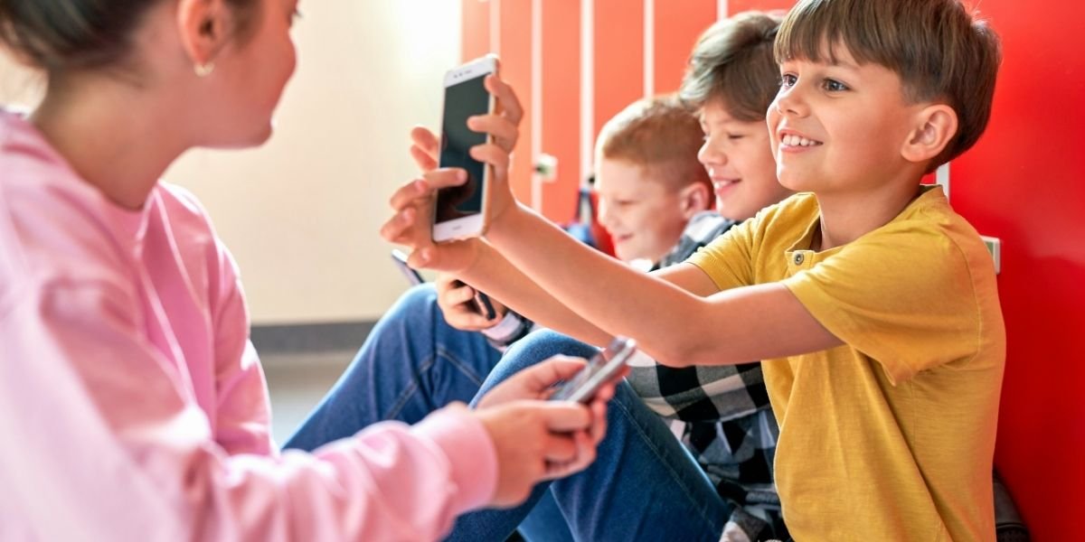 Europe Weighs Child Social Media Bans After Australia’s Move