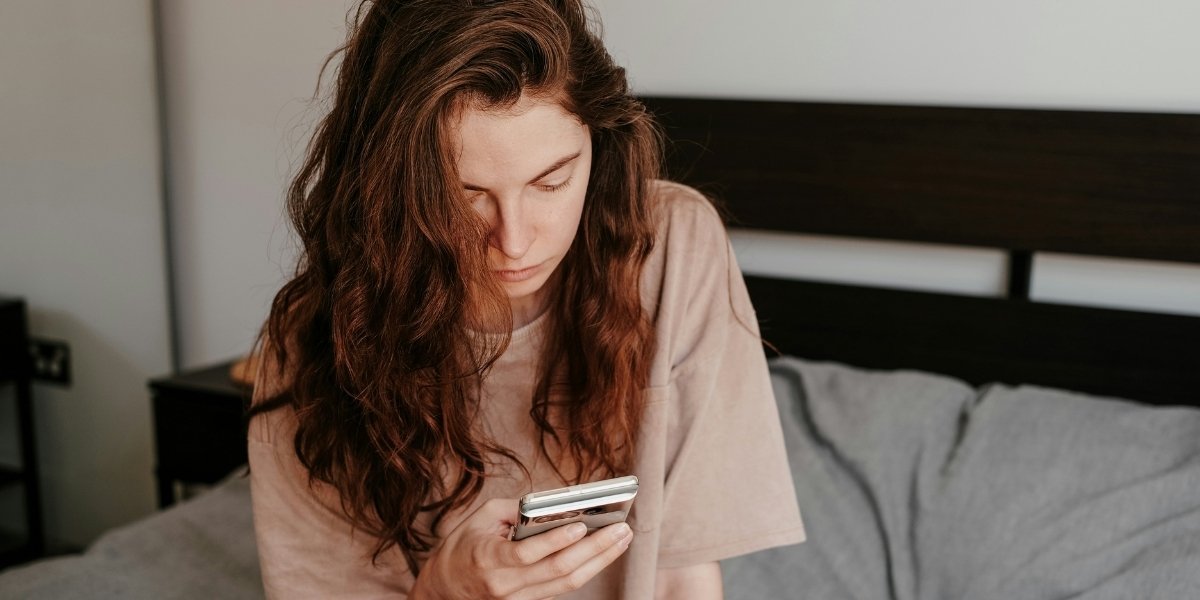 Anti‑Doomscrolling Influencers Promotes Healthier Online Habits